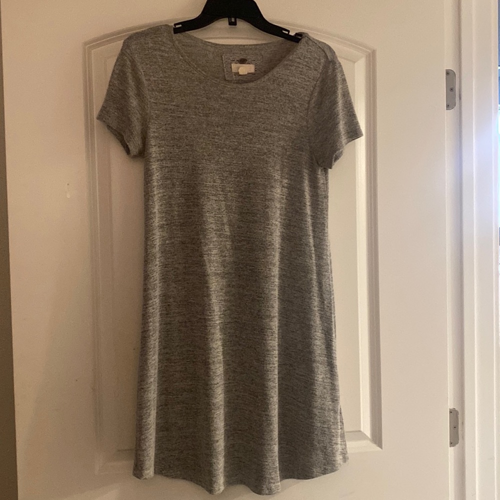 Grey short sleeve dress